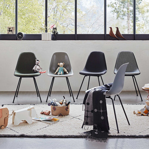 Cadeira Eames em Plástico DSX / Base Preta
